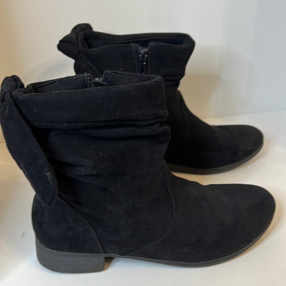JUSTICE BLACK SUEDE  ANKLE BOOTS SZ 8